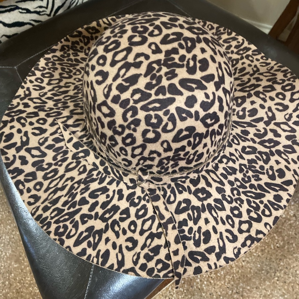 Crazy Train Beach Style Leopard Hat One size